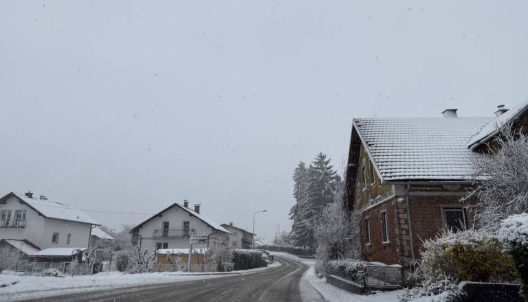 Na jugovzhodu se umirja, kje ostajajo zapore cest?