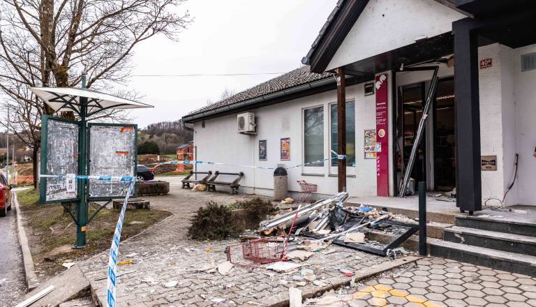 Nedaleč od Maribora eksplozij sredi noči: Bankomat razstreljen, storilci na begu