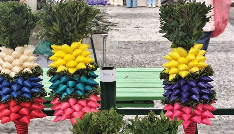 FOTO: Na tržnici pred cvetno nedeljo - po koliko prodajajo butarice in spomladansko cvetje?