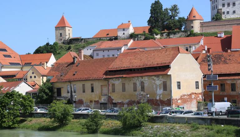 Skoraj pet let po rušitvi Koteksa: Kaj se dogaja z območjem ob Dravi?