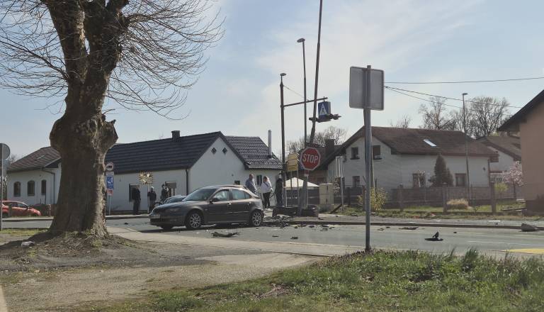 FOTO: Počilo v križišču pri baru Tropicano, cesta je zaprta