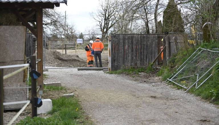 Primc znova ostro nad kanal C0: ogrožena naj bi bila pitna voda, na shodu se je zbralo 300 ljudi