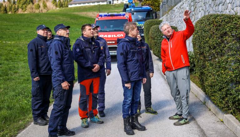 FOTO: Po silovitem vetru Golob poudaril pripravljenost države na pomoč