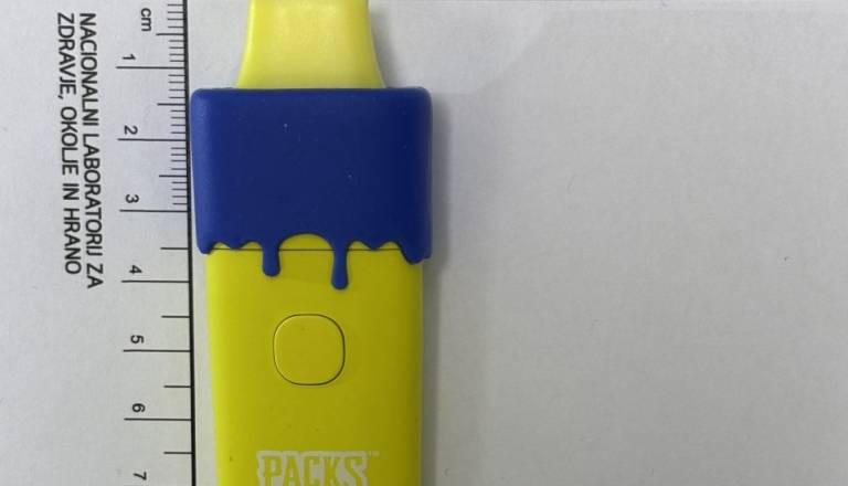 Vape s črnega trga v Ljubljani vsebuje snovi, povezane s smrtno nevarnimi zapleti