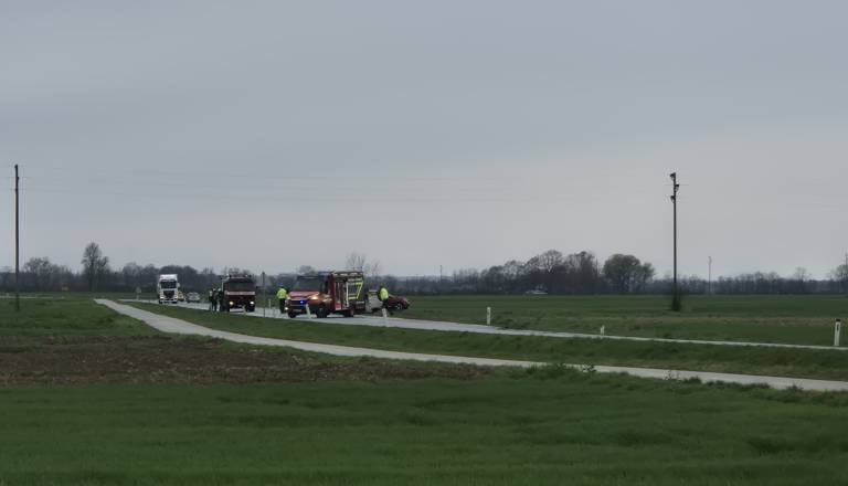 FOTO: Prometna nesreča med Gomilico in Turniščem, cesta je zaprta