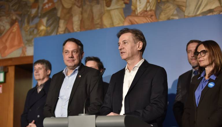 Glasovi iz tujine prešteti: Gibanje Svoboda ostaja na vrhu