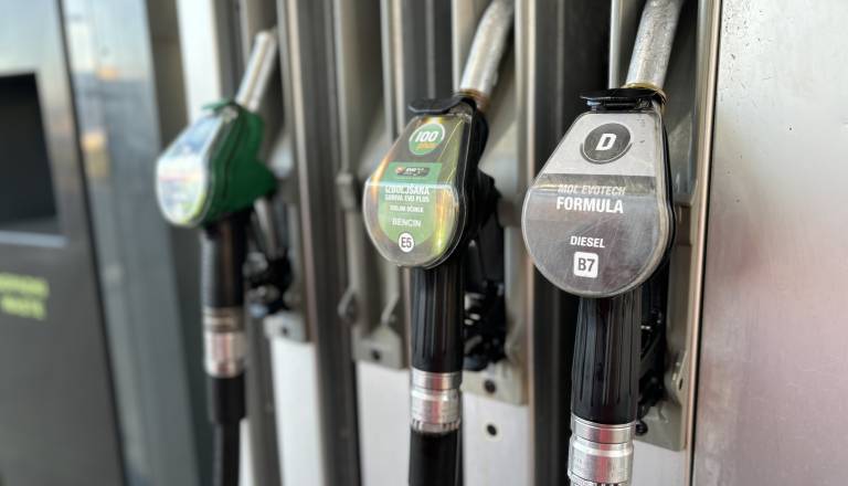 Voznike čaka podražitev: toliko bo od jutri stal liter goriva