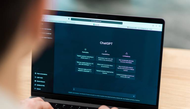 V tej slovenski bolnišnici prepovedali Gmail in ChatGPT