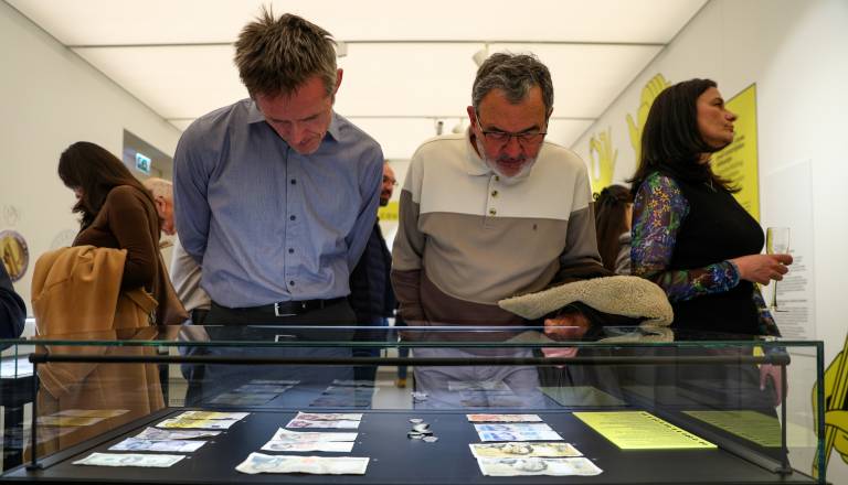 FOTO in VIDEO: V Ljubljani odprli razstavo o ropih, ponarejanju in spletnih prevarah