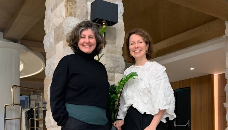 Na Slovenskem tednu nakita svoje inovativne kose predstavlja tudi Mariborčanka 