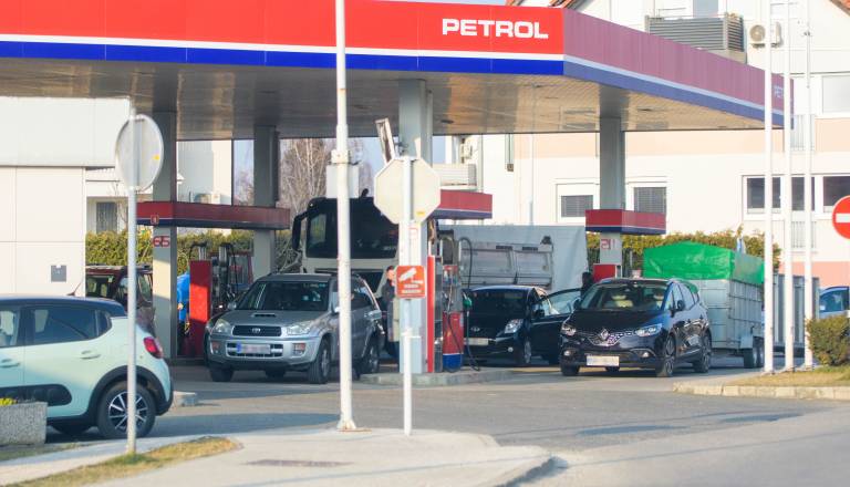 Nas po veliki noči čaka 'lockdown' zaradi pomanjkanja goriva?