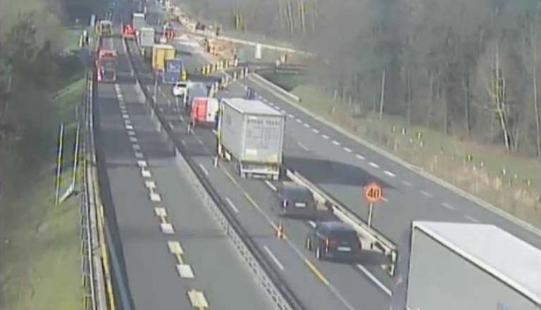 Vozniki, pozor! Na štajerski avtocesti dolg zastoj, pot do Ljubljane daljša za skoraj eno uro