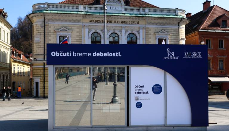 FOTO: Nova instalacija na Kongresnem trgu. Na kaj opozarja?