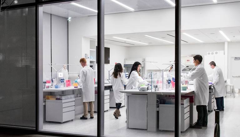 Novartis v Mengšu uradno odprl obrat za proizvodnjo učinkovin za inovativna zdravila