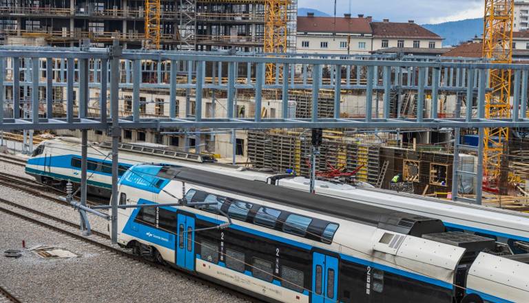 Slovenske železnice prevzele še zadnjo novo garnituro 