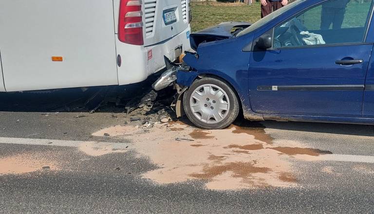 FOTO in VIDEO: Prometna nesreča v Rankovcih, avtomobil trčil v avtobus 