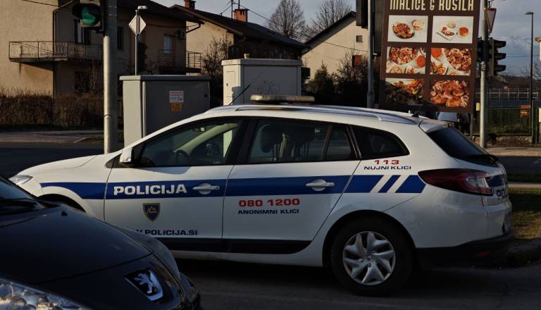 Žalosten prizor v Ljubljani: Moškemu pred lokalom niso mogli več pomagati