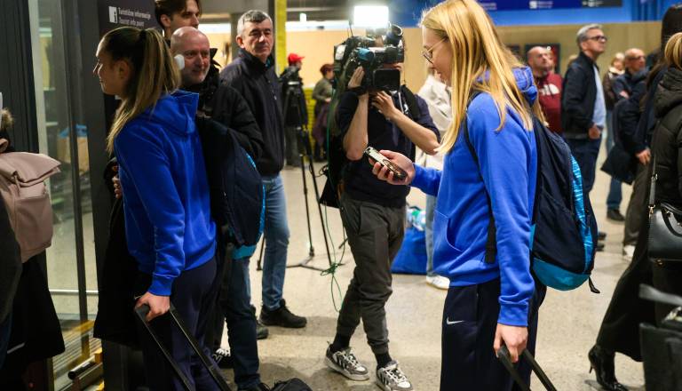 Še dve letali rešili več kot 300 Slovencev iz kriznega območja