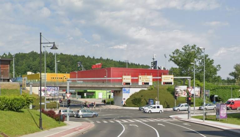 Krizno križišče v Novem mestu končno popravljeno. Zdaj naj bi bilo varno