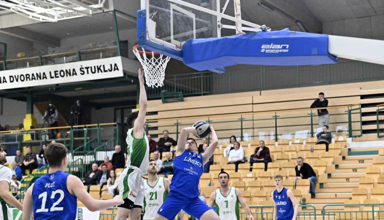 Košarkarji Krke v Novem mestu slavili s kar 40 točkami razlike