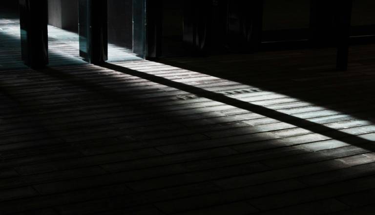 Grozljivo odkritje v družinski hiši, našli tri mrtve osebe