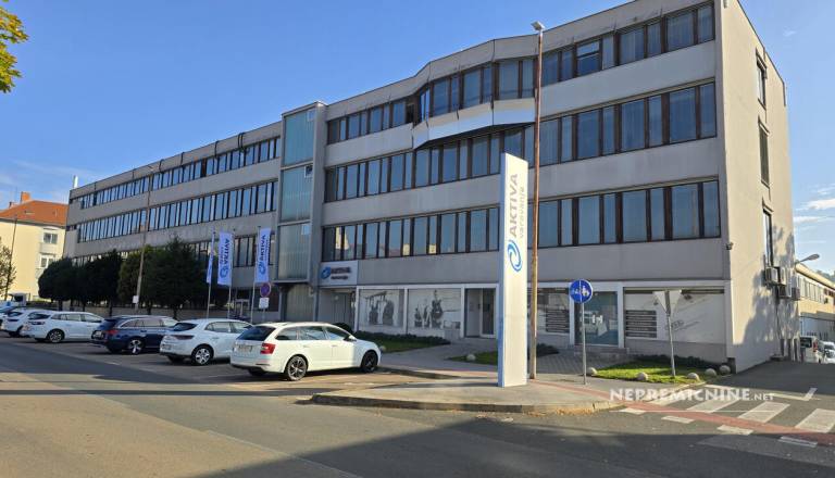 Prostoren poslovni kompleks v Melju išče novega lastnika, cena vas bo sezula