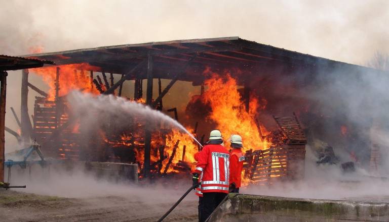 Ogenj popolnoma uničil objekt v Črnomlju