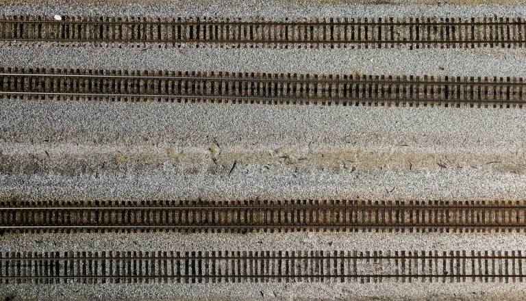 Na javni predstavitvi nasprotovanje železnici do brniškega letališča