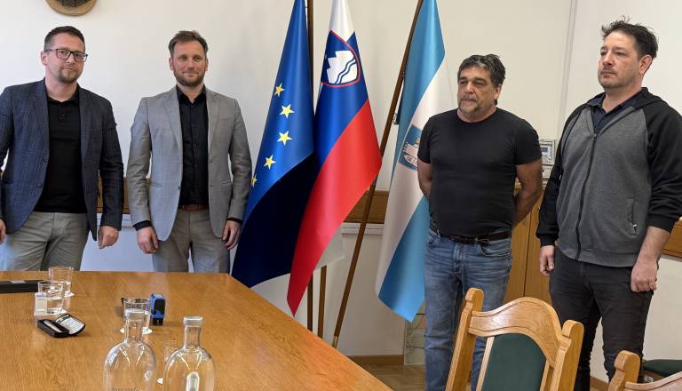 V Kočevju podpisali pogodbo za gradnjo heliporta, a župan: »Moram vam odkrito povedati …«