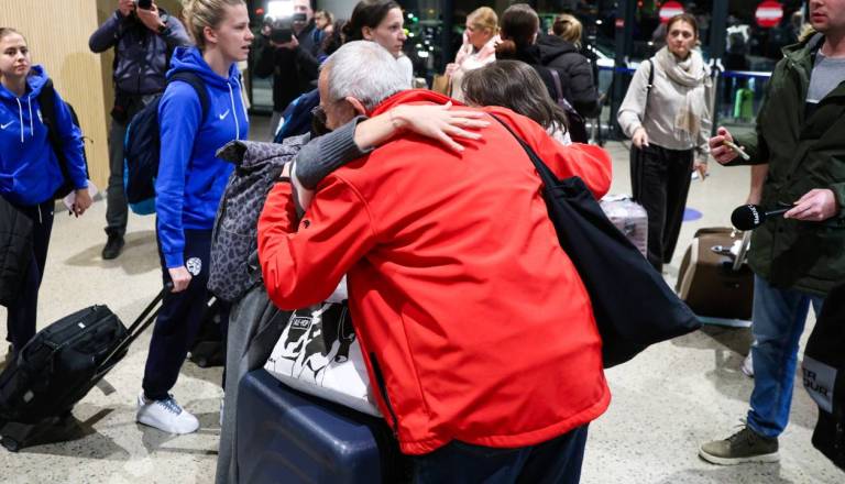 Evakuacija se nadaljuje, na Brniku pristali še dve letali s Slovenci