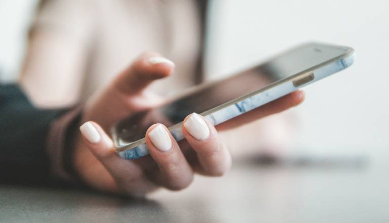 Pozor! Neznanci se lažno predstavljajo kot zdravstveni delavci in ponujajo meritve na domu