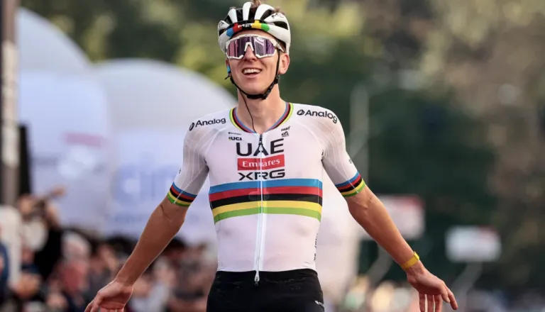 Tadej Pogačar tekmece pustil daleč za seboj in dosegel izjemen rekord