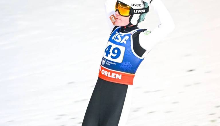 Prevc in Lanišek s srebrno medaljo iz Lahtija. Zlato sta si priskakala Avstrijca