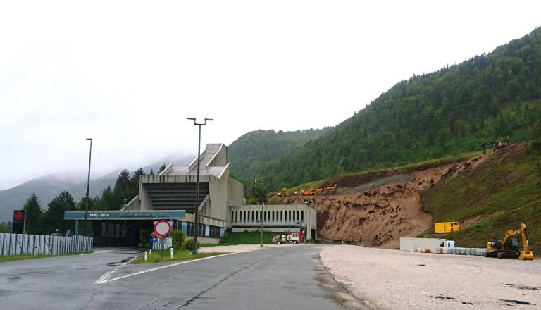 Promet kmalu tudi po drugi cevi predora Karavanke, testiranja v zaključni fazi