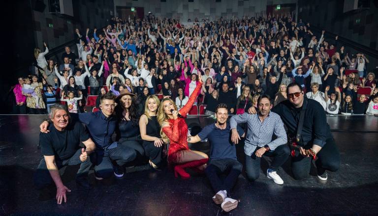 FOTO in VIDEO: Nika Zorjan pripravila nepozaben koncert ob dnevu žena v Murski Soboti