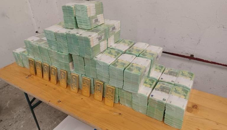 Skrivnostni ukrajinski konvoj: Na Madžarskem zasegli na milijone evrov in zlate palice