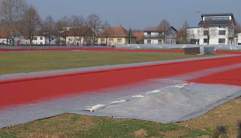 ... atletski stadion