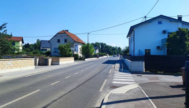 Prehitra vožnja skozi ta del Ljubljane razburja prebivalce, občina: Lahko pokličete tudi policijo