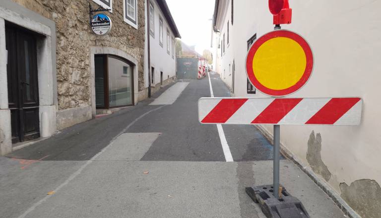 V središču Novega mesta novo podaljšanje zapor