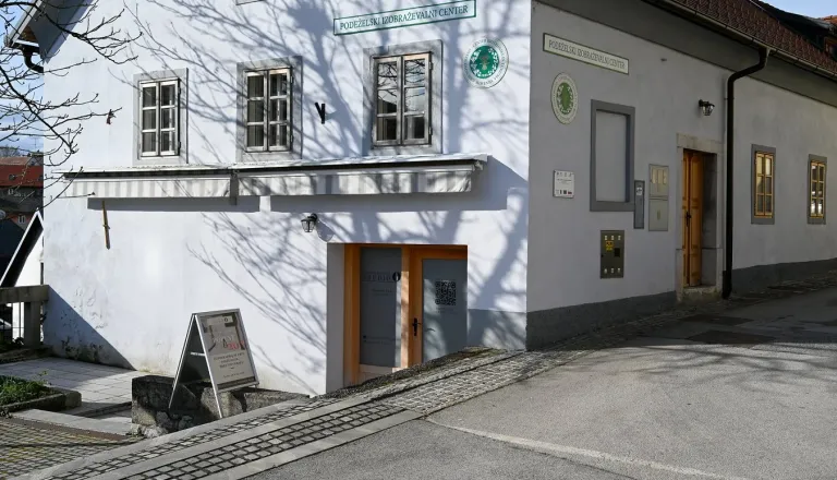 V centru Novega mesta nov trend, profesionalno se lahko fotografirate kar sami