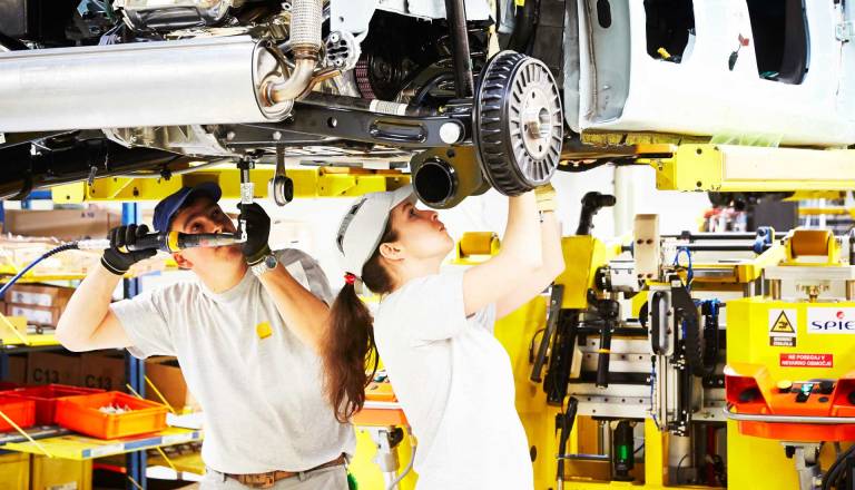 V Revozu zapleti pri pogajanjih o višini plač? Govora je tudi o stavki