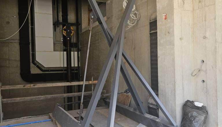 V Centru Rotovž zaključujejo montažo dvigalo za varen transport umetnin