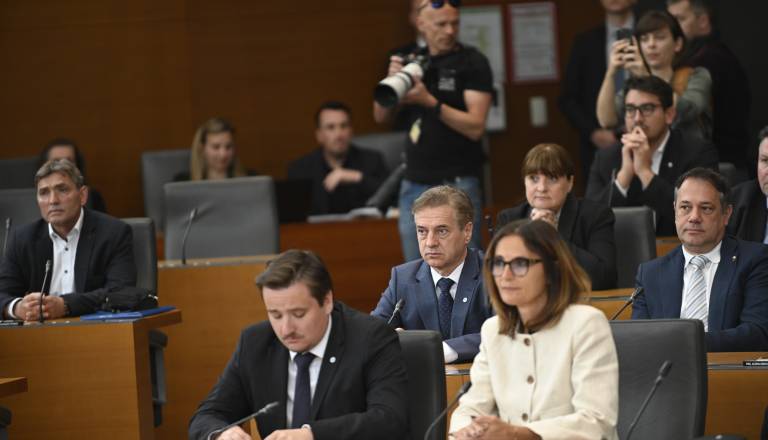 FOTO: Novi poslanci danes prvič skupaj. Odločali bodo, kdo bo predsednik državnega zbora