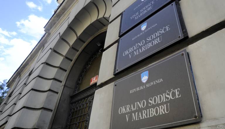 Na sojenju nekdanjemu mariborskemu supernadzorniku, zdravnika razkrivata, kaj se je dogajalo po nesreči