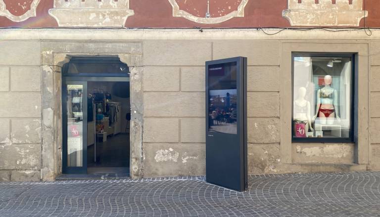 20 let delovanja v starem mestnem jedru, nato premik v trgovski center. Zakaj?