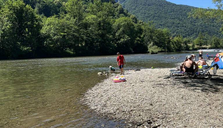 Koliko bo letos stalo parkiranje ob Kolpi? Občina določila nove cene