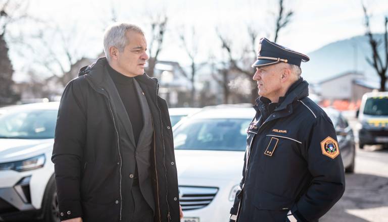 Kako je župan vstopil v posel na Studencih: Od prve 'težave' na občini do gotovine pri notarju