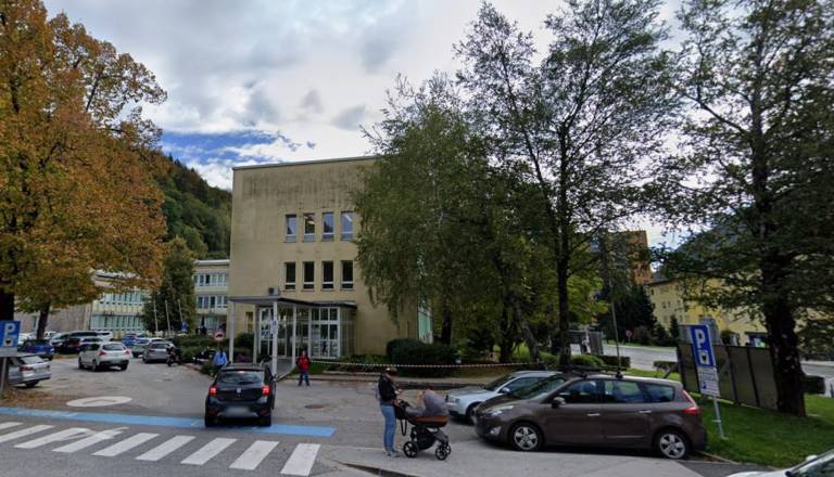 Vlada v načrt uvrstila več več zdravstvenih projektov, za prenovo Zdravstvenega doma Jesenice dober milijon