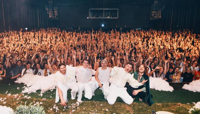 Kokosy zatresli Kino Šiška: dva večera zapored razprodano, na odru tudi Kreslin in zvezdniki novega vala