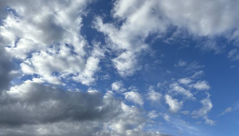 Danes še nekaj oblakov, jutri več sonca